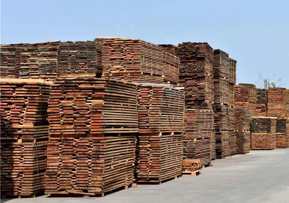 如何确保选购的木材板材在极端气候下不变形