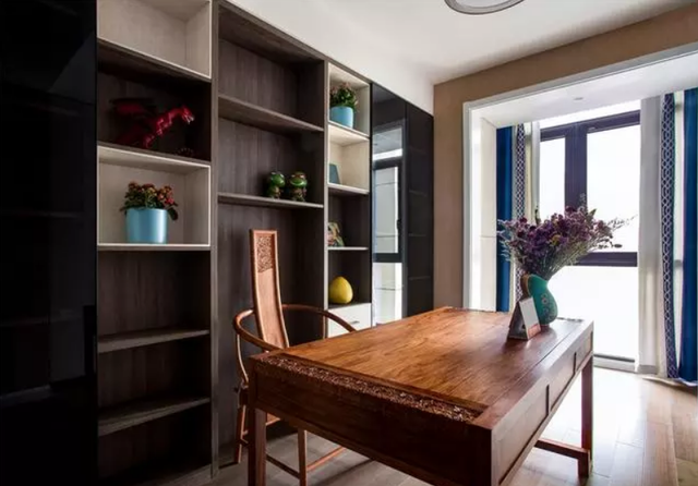 木材板材在书房装饰中的实用性体现在哪里