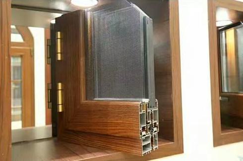 如何根据环境选择适合的木材板材制作门窗