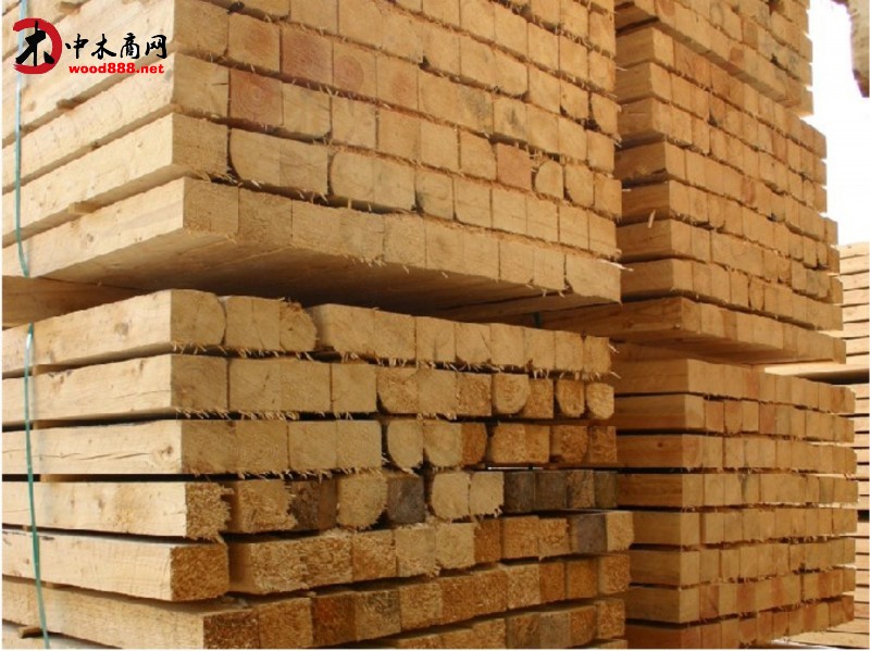 在木材板材装配过程中如何避免损坏现有结构