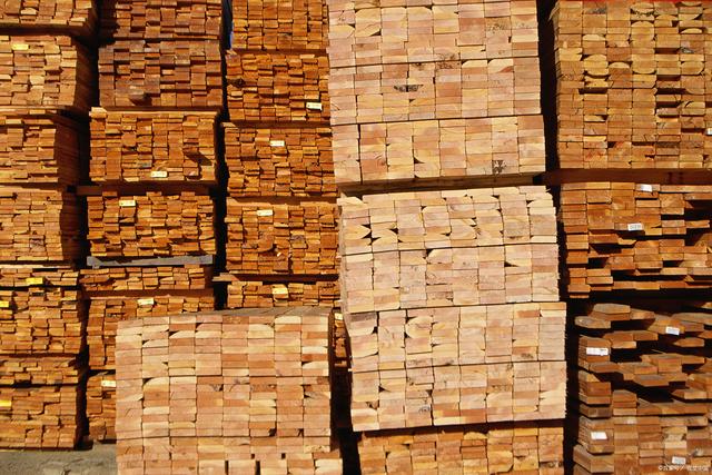 湿度对木材板材性能的影响是什么